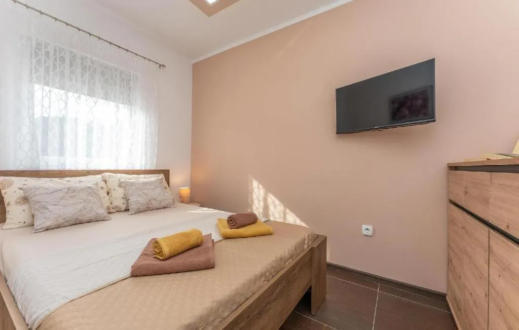 Villa Emine Banj 0*,  Croácia